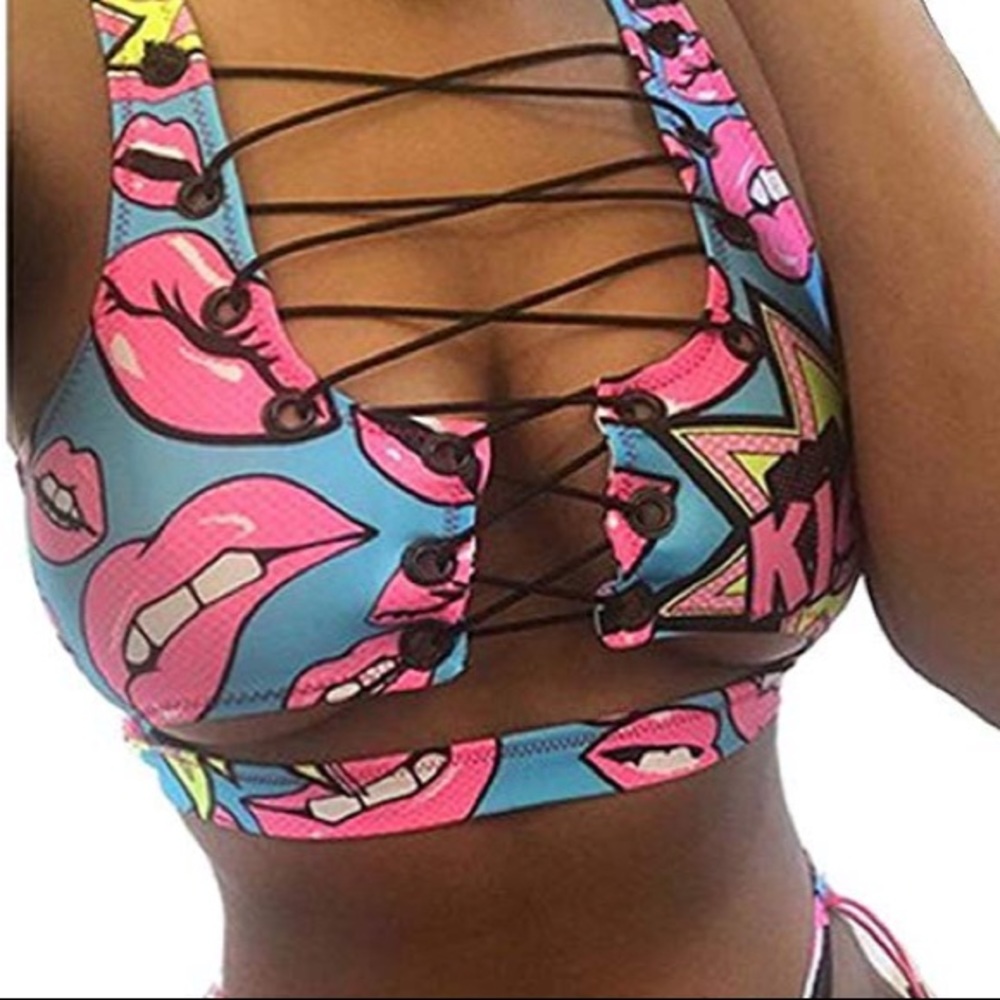 NWOT kiss bikini top